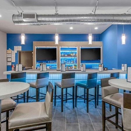 Clarion Inn & Suites Dfw North Irving Εξωτερικό φωτογραφία