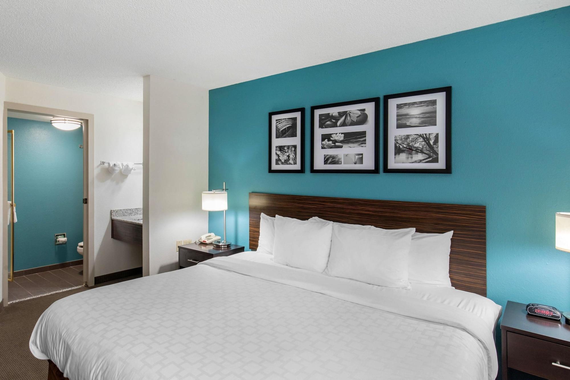 Clarion Inn & Suites Dfw North Irving Εξωτερικό φωτογραφία