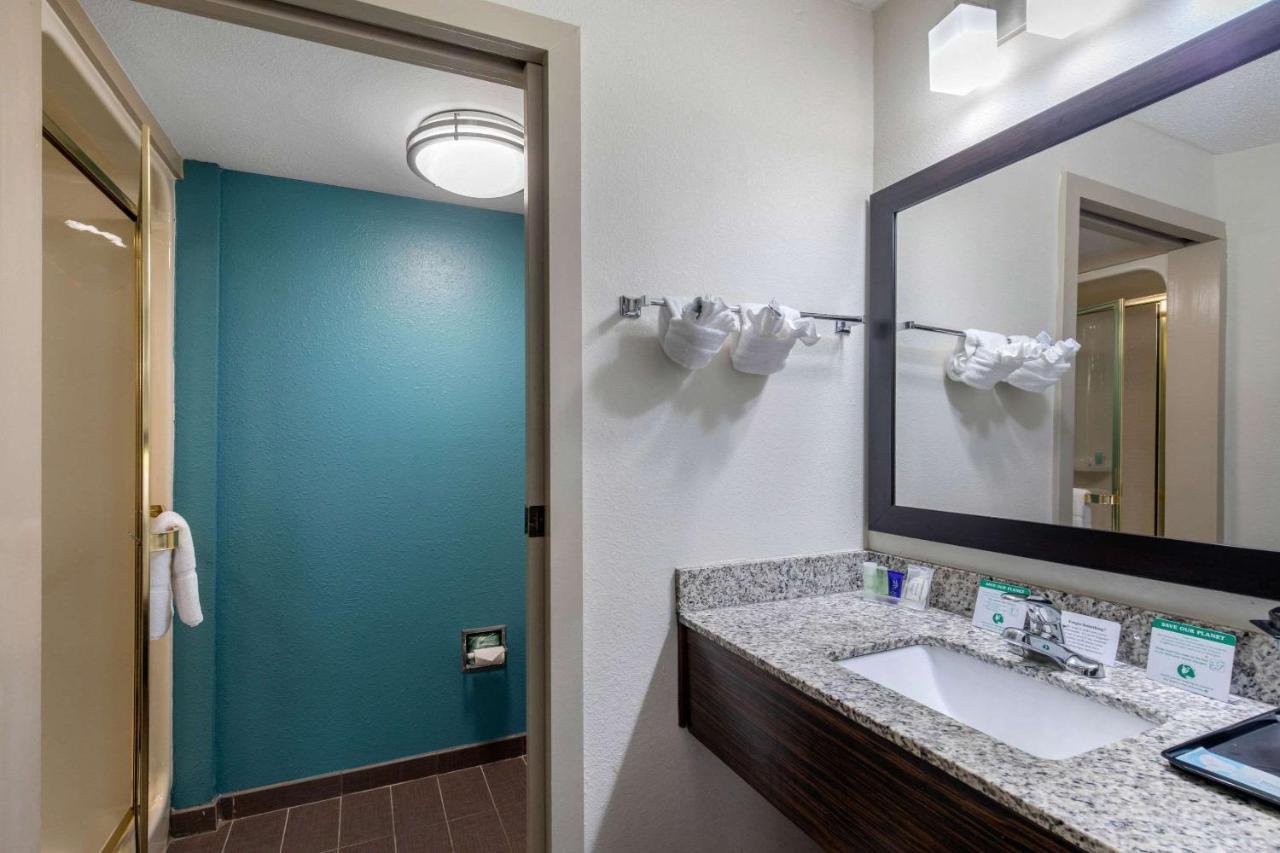 Clarion Inn & Suites Dfw North Irving Εξωτερικό φωτογραφία